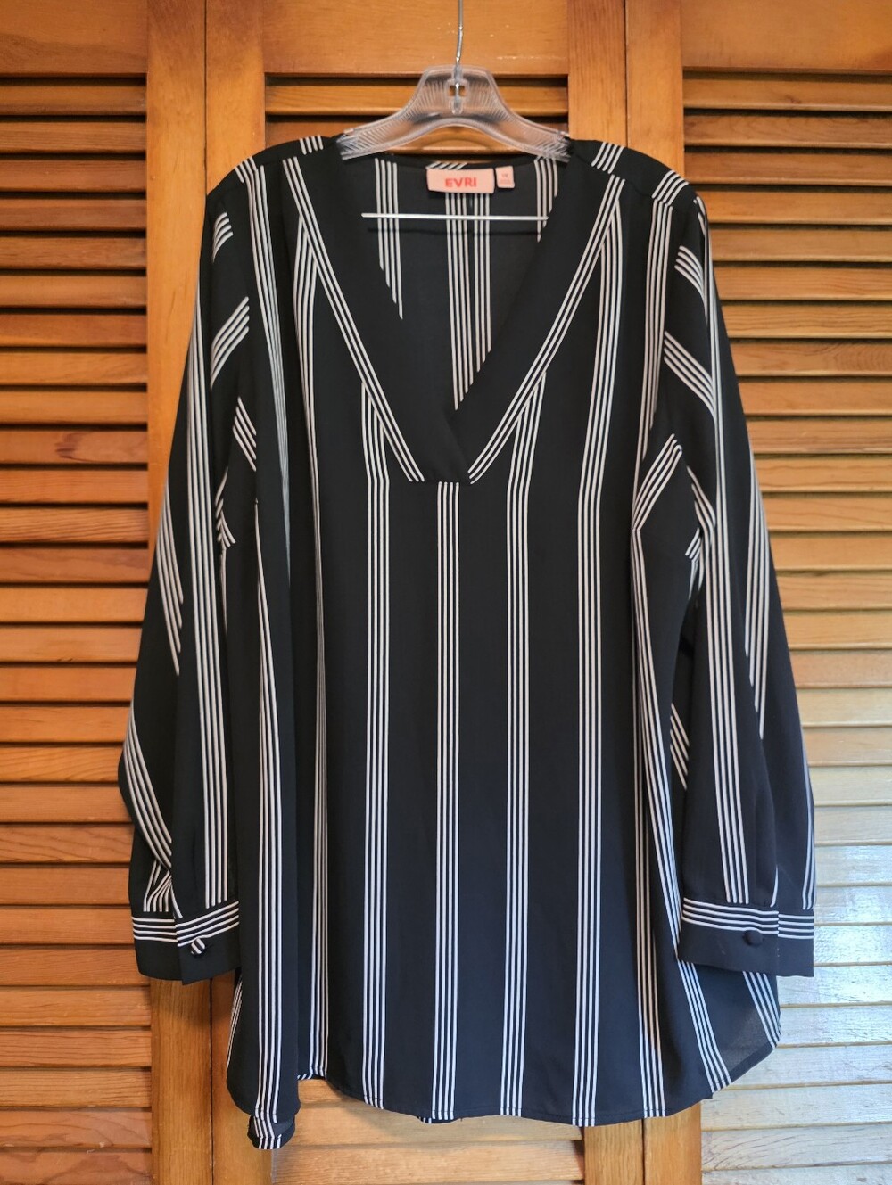 EVRI Plus Size 1X Blouse Black White Vertical Stripe Split V-Neck Tunic Top